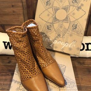 Free people short boots. Size 41 BRAND NEW